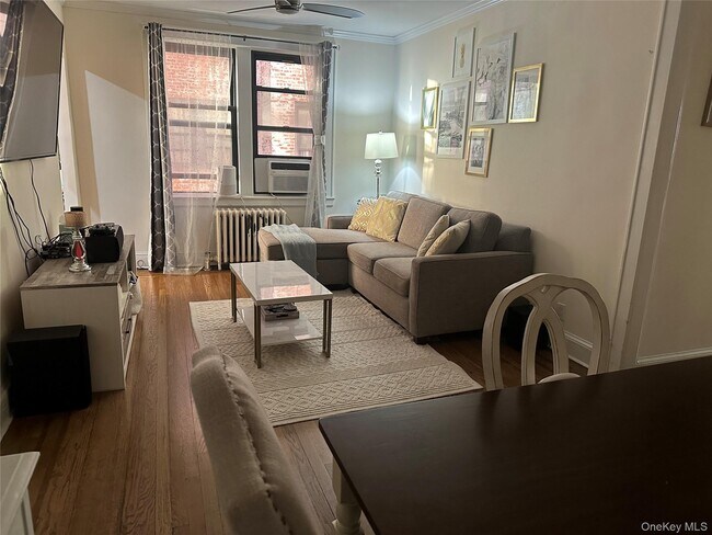 Building Photo - 312 Main St