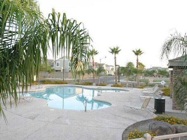 Building Photo - AVAILABLE NOW IN THE GARDENS GILBERT!!!