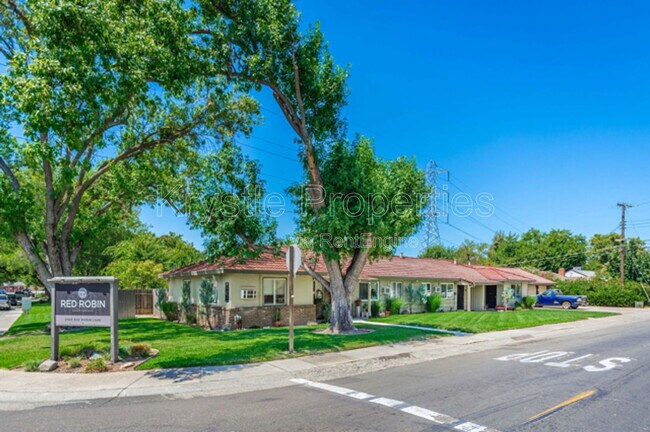 Building Photo - 2052 Red Robin Ln