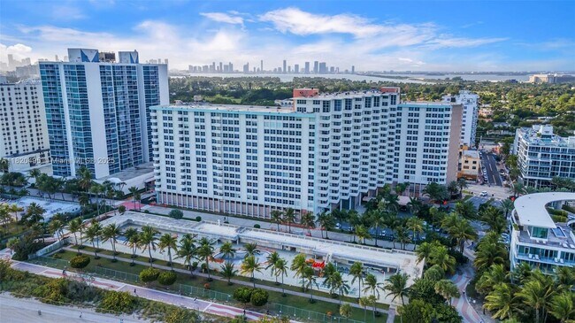 Building Photo - 2899 Collins Ave