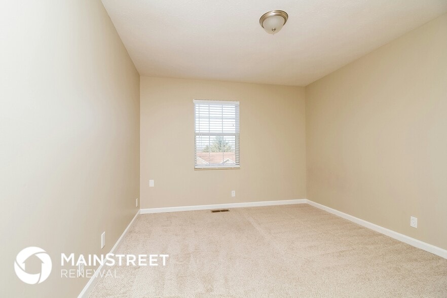 Building Photo - 1121 Burlingame Ct