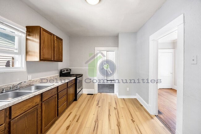 Building Photo - 62 Quimby St NE