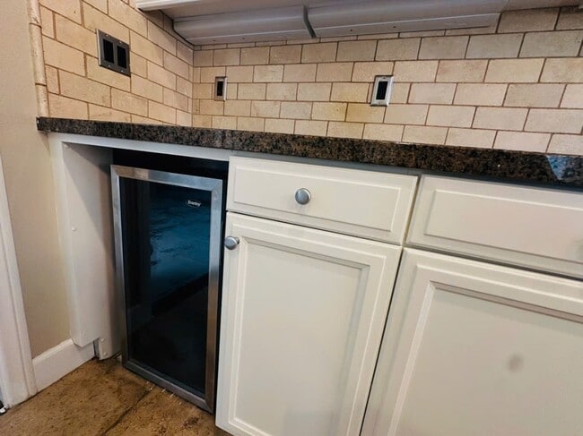 Building Photo - Single House Irvine