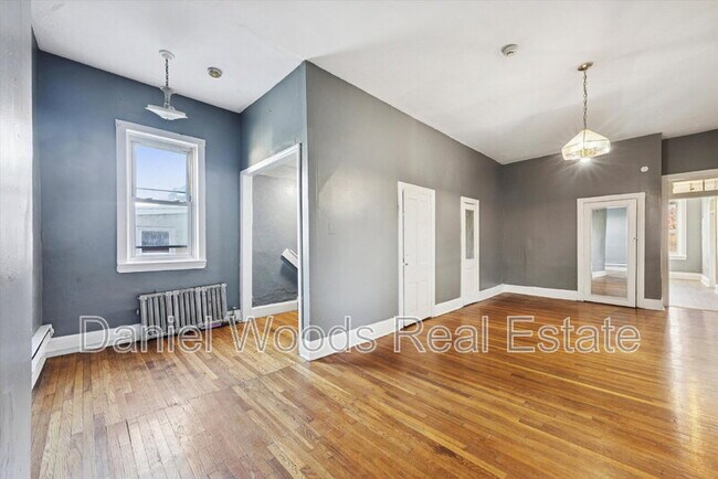 Building Photo - 330 Kerlin St