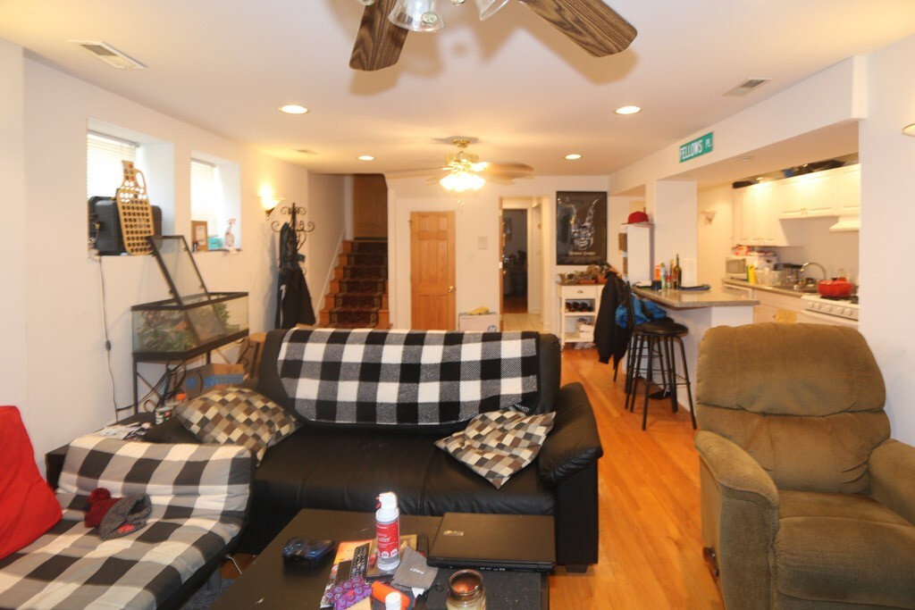 Building Photo - 1434 W Belle Plaine Ave