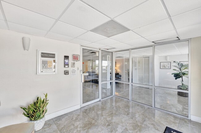 Building Photo - 550 Bayshore Dr