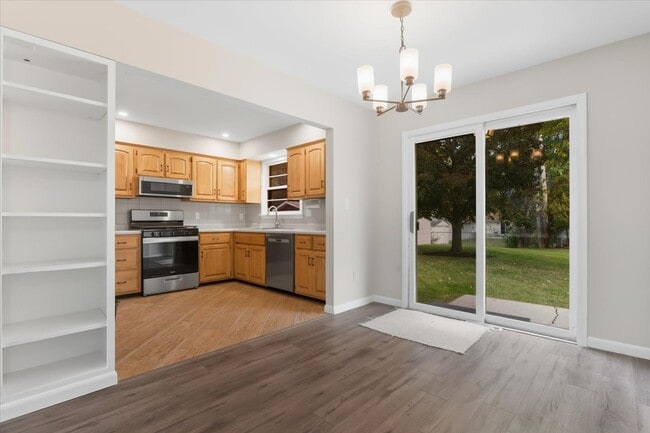 Building Photo - 2124 Burr Oak Ln