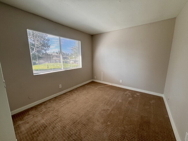 Building Photo - 1055 Mohr Ln