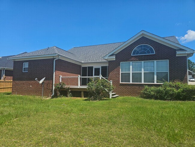 Building Photo - 4 Bedroom Brick Ranch