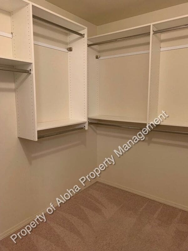 Building Photo - 1065 W Pine Ave