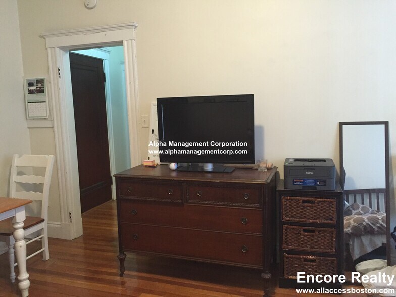 Building Photo - 17-19 Washington St. Unit 309