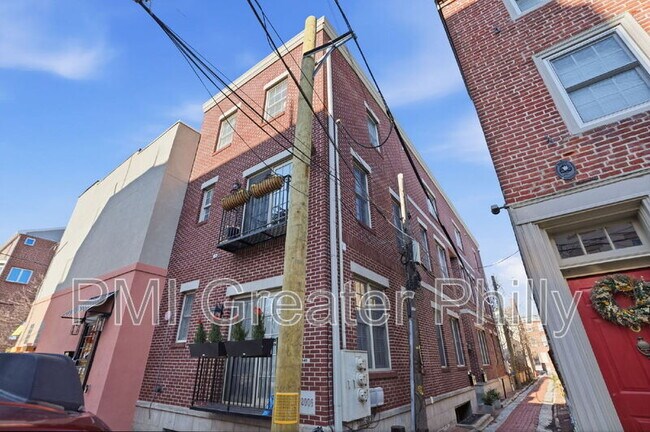 Building Photo - 243 Montrose St