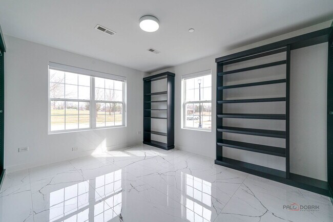 Building Photo - 667 W Hickory St