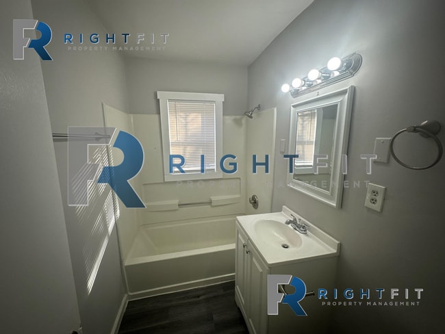 Building Photo - 3 bedroom 1 bathroom