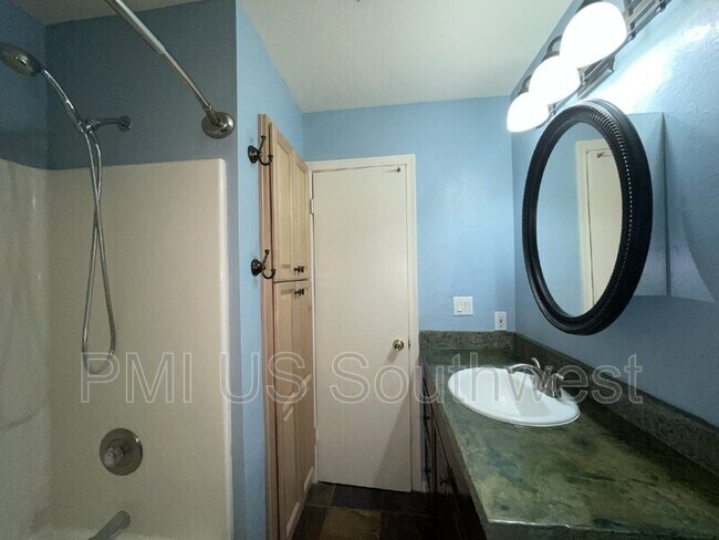 Building Photo - 1394 Mirada Dr