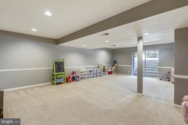 Building Photo - 8225 Osage Ln