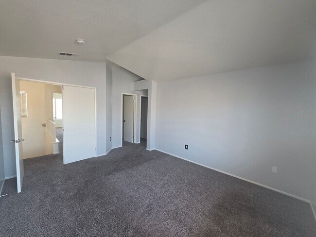 Building Photo - 1354 Carriage Ln