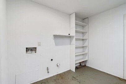 Building Photo - Single story corner home features 3 beds, 2 bathrooms