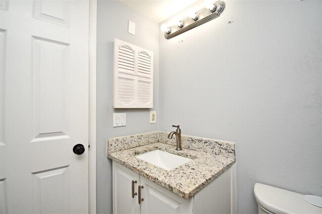 Building Photo - 610 Cranes Way
