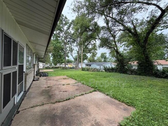 Building Photo - 2257 Luxmore Dr