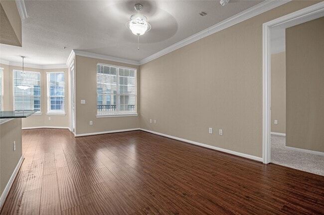 Building Photo - 7575 Kirby Dr