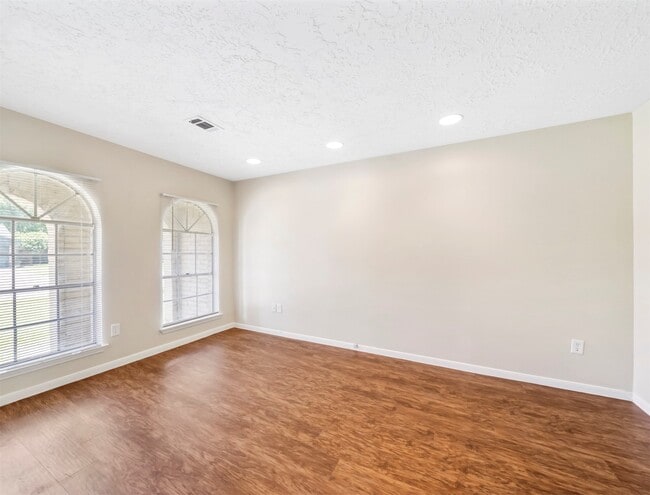 Building Photo - 7962 Southmeadow Dr