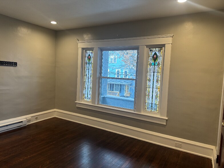 Building Photo - 437 Elm Ave