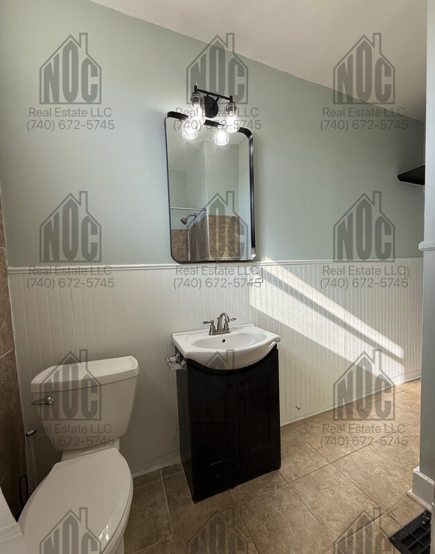 Building Photo - 726 E Main St