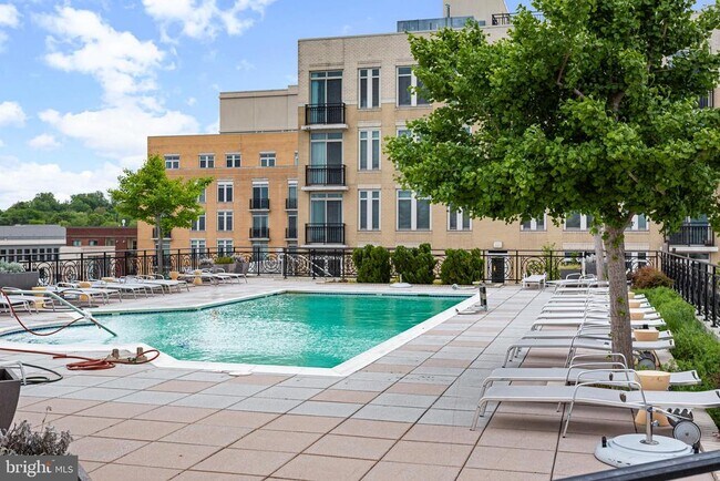 Building Photo - 155 Potomac Passage