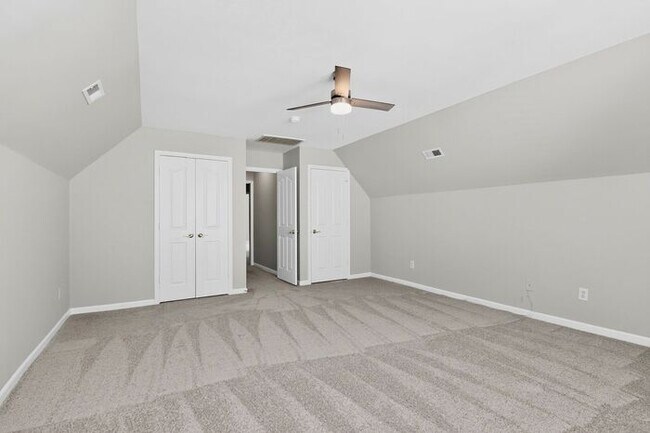 Building Photo - Recently Updated 4BD/2.5BA Home in Melbourne Community of Huntersville!