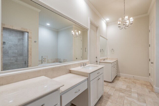 Building Photo - Beautiful Monticello Town Home!!!