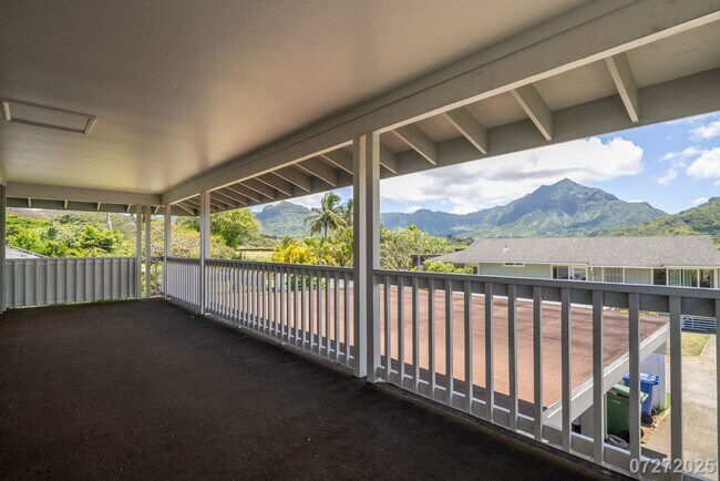 Building Photo - Beautiful and Large 3 bedroom 2.5 bath SFH...
