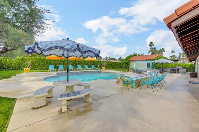 Building Photo - 2230 Tamarisk Rd