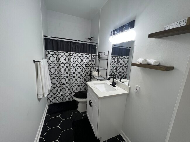 Building Photo - 3939 Hamilton St