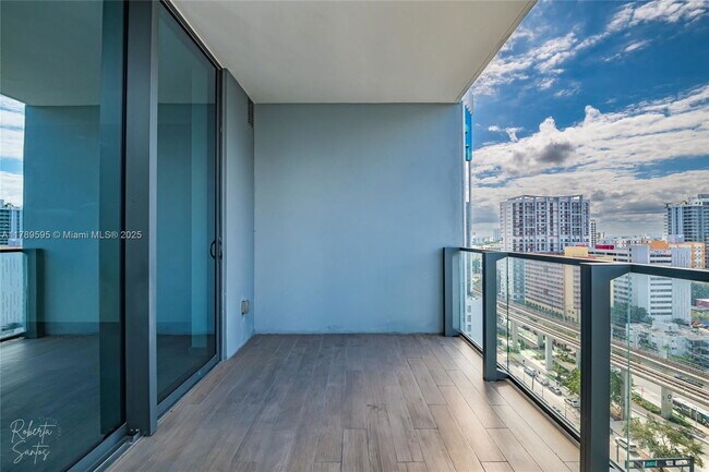 Building Photo - 88 SW 7th St