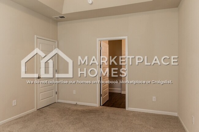 Building Photo - 3098 White Gate Lp