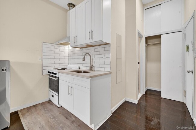 Building Photo - 158 Willow St