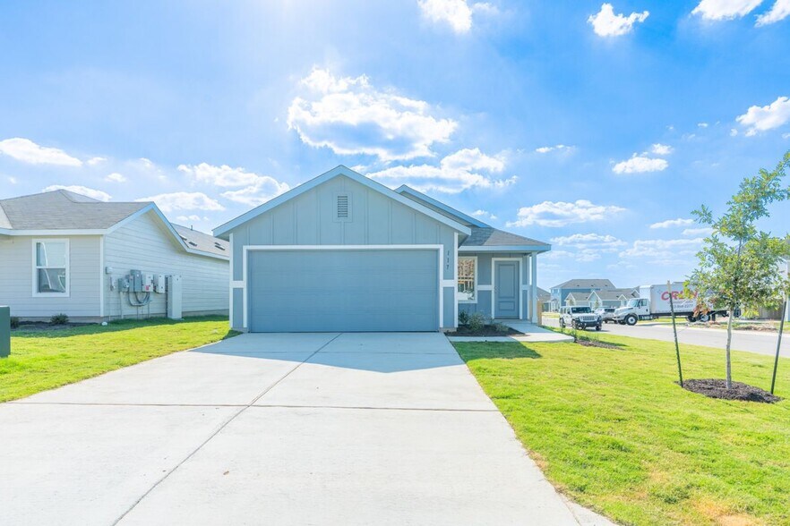 Primary Photo - 117 Dark Victory Rd