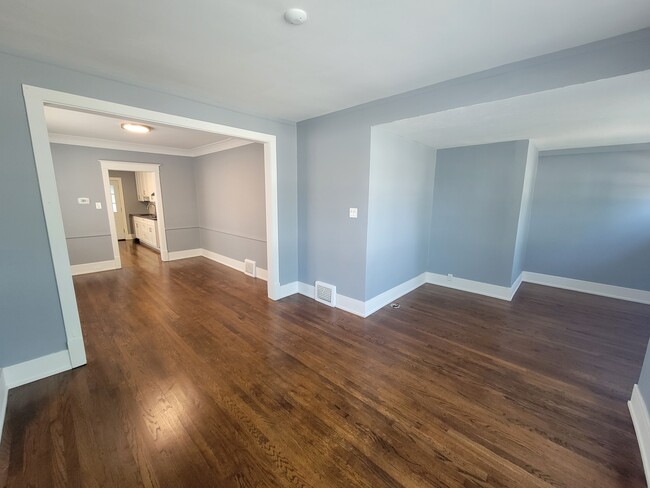 Building Photo - 2310 N 75th Ave