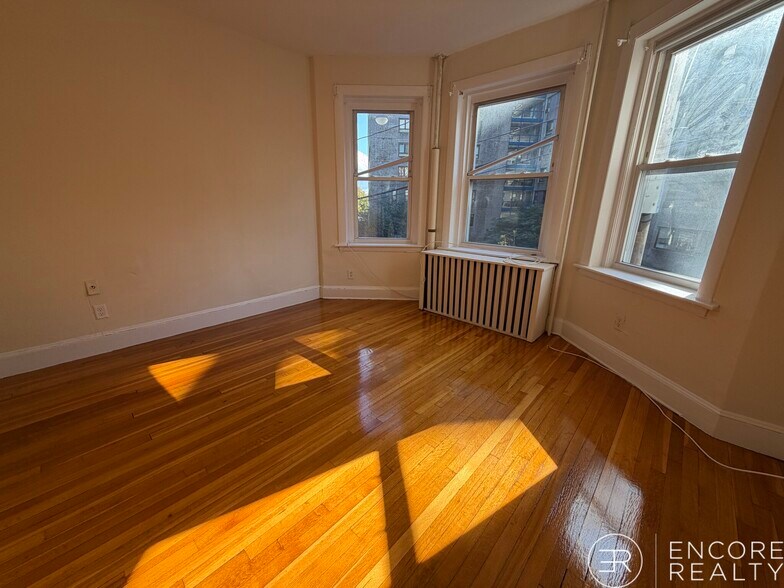 Building Photo - 33 Lancaster Terrace