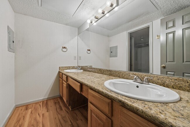 Building Photo - 1311 Antoine Dr