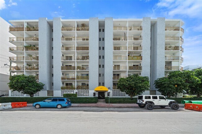 Building Photo - 1340 Lincoln Rd