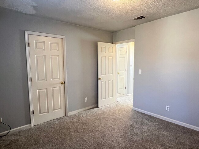 Building Photo - Really Cute Home in Lake Wildwood