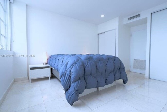 Building Photo - 1408 Brickell Bay Dr