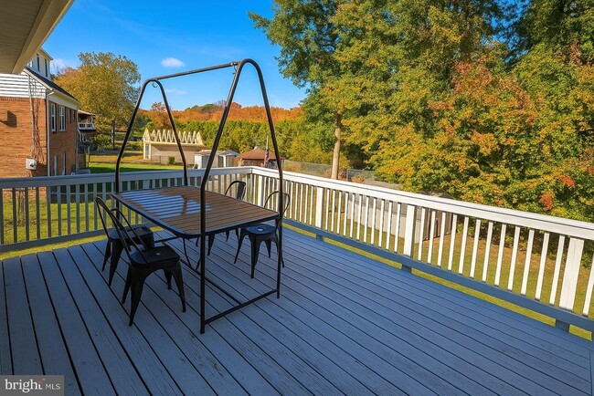 Building Photo - 3910 Canterbury Way