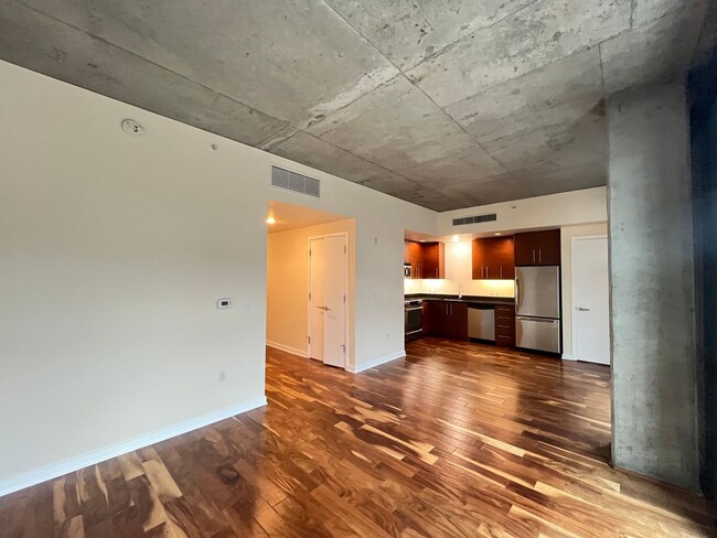 Building Photo - Modern Condo in NW District, Portland! On ...