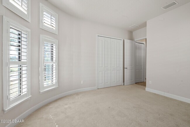 Building Photo - 663 S Lake Dr