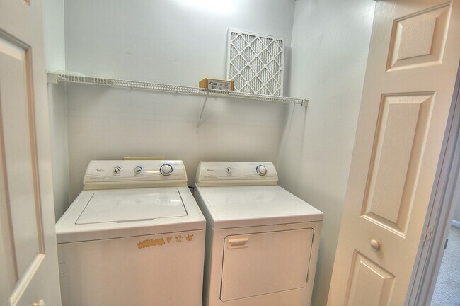 Building Photo - Light, Bright Governor's Village Townhome