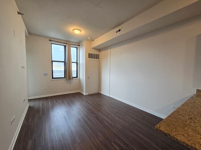 Building Photo - 1464 S Michigan Ave