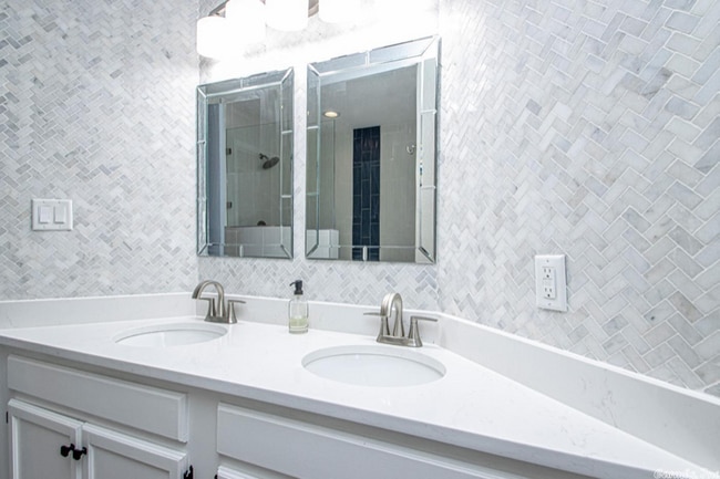 Building Photo - 203 Stearns Point